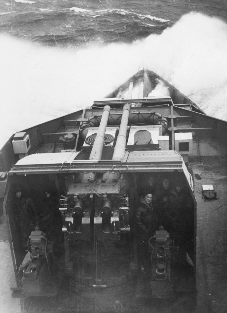 Guns on HMS Palomares